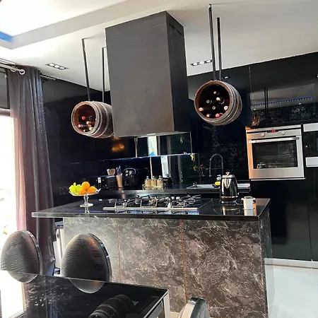 25 Immergrun House *