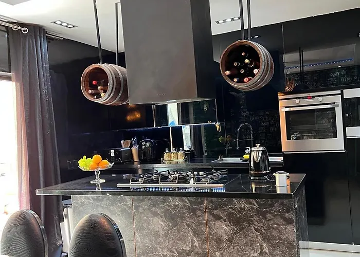 25 Immergrun House *